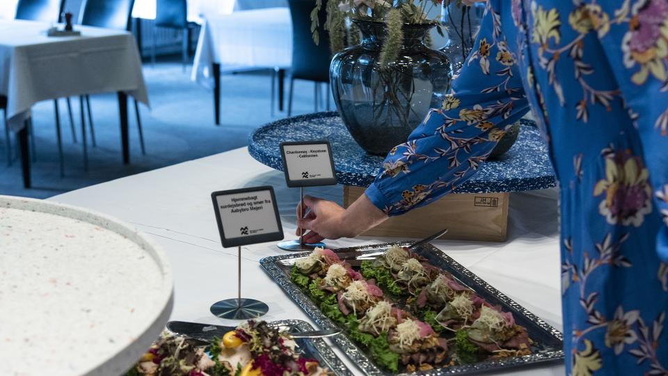 AKKC by MEST - Aalborg kongresscenter med digitale buffetskilte