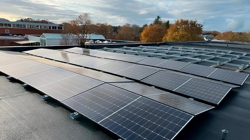 FGU Skolen: Optimeret miljøeffektivitet med solenergi